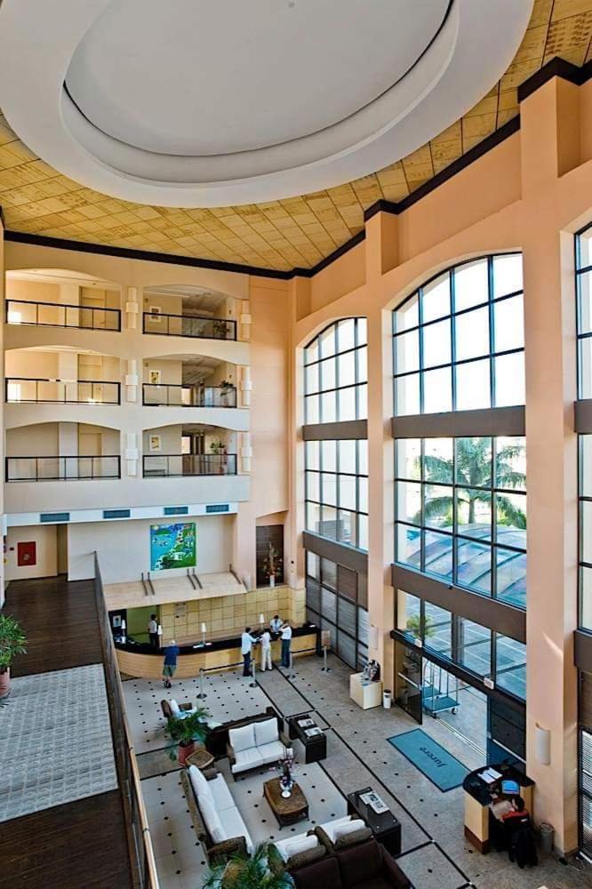 Apto Pes Na Areia Em Hotel Jurere Beach Jurere Internacional Флоріанополіс Екстер'єр фото